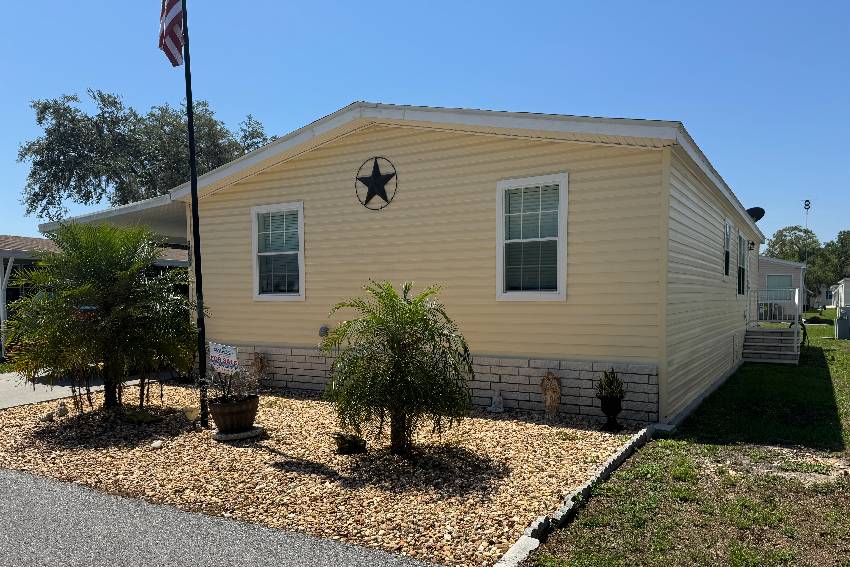 Zephyrhills, FL Mobile Home for Sale located at 38040 Woodgate Lane Ramblewood Village